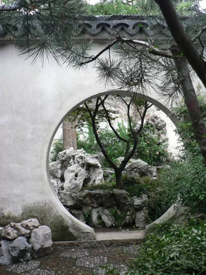 园林之洞门透视景物,成一方框景,四季变换!